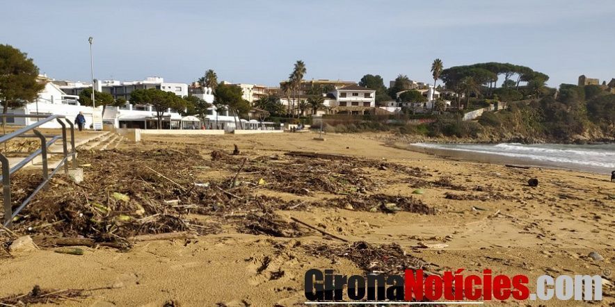 La platja de Sant Esteve de La Fosca, aquest matí