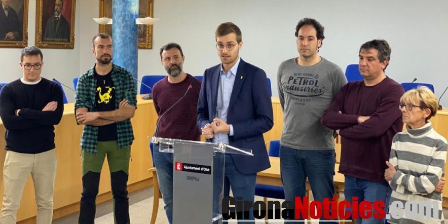 El regidor Agustí Arbòs acompanyat dels membres de la Comissió de la Faràndula