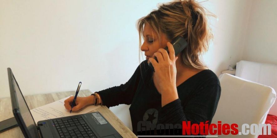 La regidora de Gent Gran, Laura Lafarga, al seu domicili