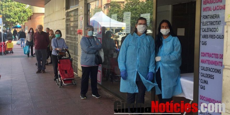  Espai de distribució de mascaretes ubicat al Mercat Municipal 