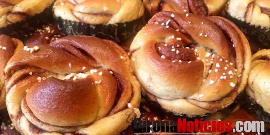panets de canyella amb cardamom i sucre perlat 