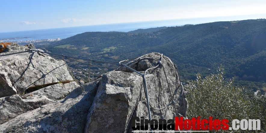 Treballs d’estabilització de les roques a Castellbarri  