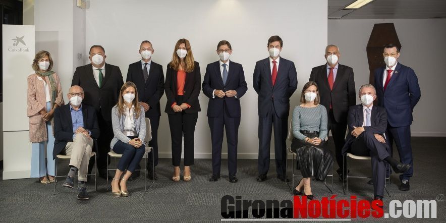 El presidente de CaixaBank, José Ignacio Goirigolzarri, con el Comité Consultivo de Accionistas 