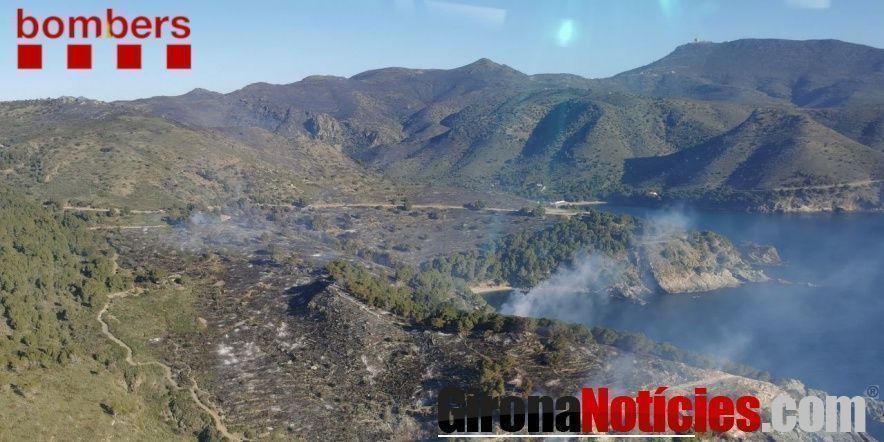Incendi forestal a Roses (Alt Empordà) 