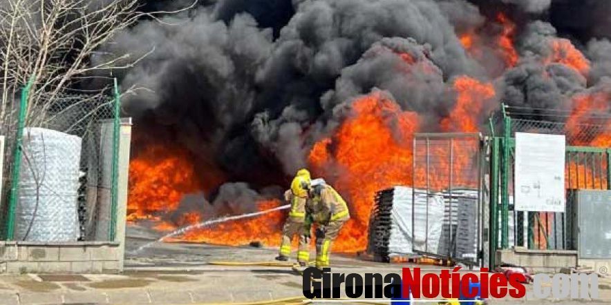 Incendi a una empresa de les Preses 