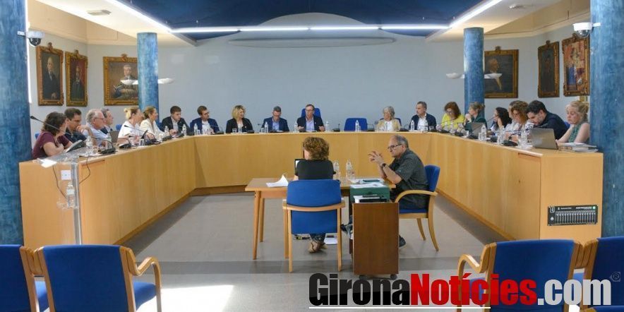 Ple Ajuntament d'Olot 