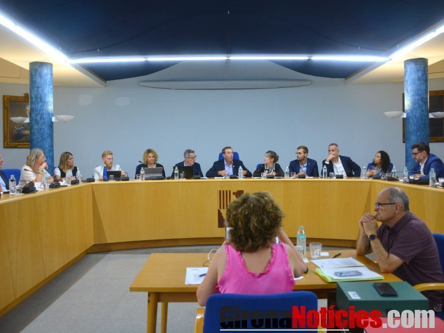 Ple de cartipàs de l’Ajuntament d’Olot 