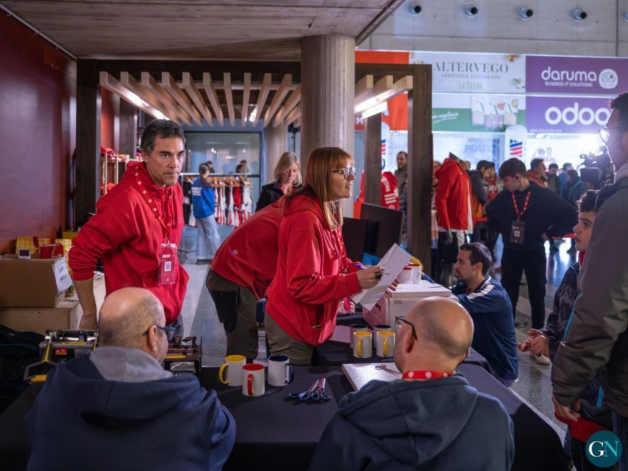 Voluntaris de la Fundació Els Joncs en el partit del Basquet Girona 