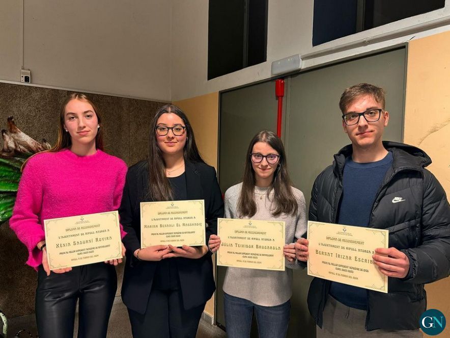 Premis als alumnes de Batxillerat i Cicles Formatius de Grau Superior de Ripoll 