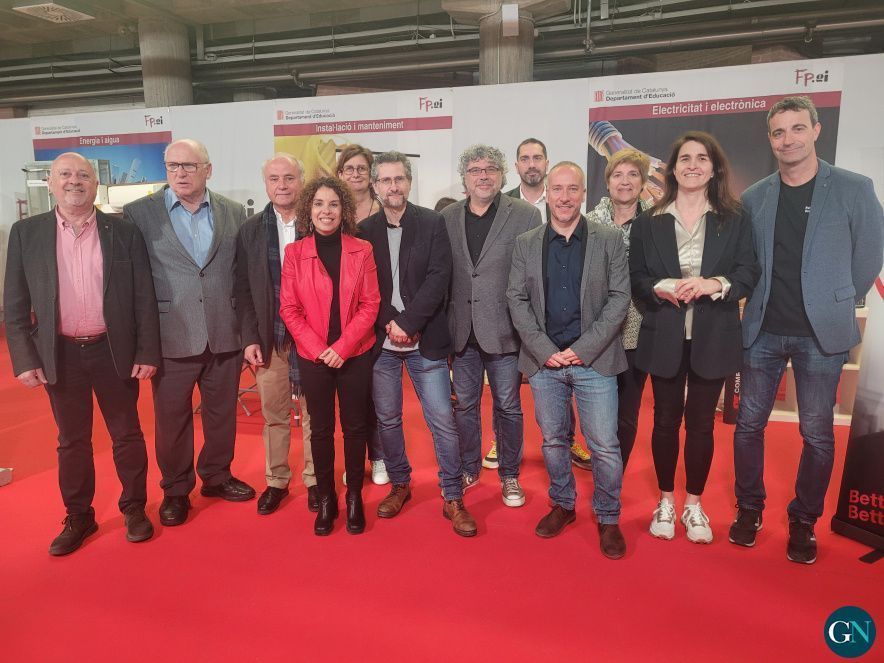 Membres de la Taula d'Impuls de la Formació Professional a les comarques gironines durant la visita 