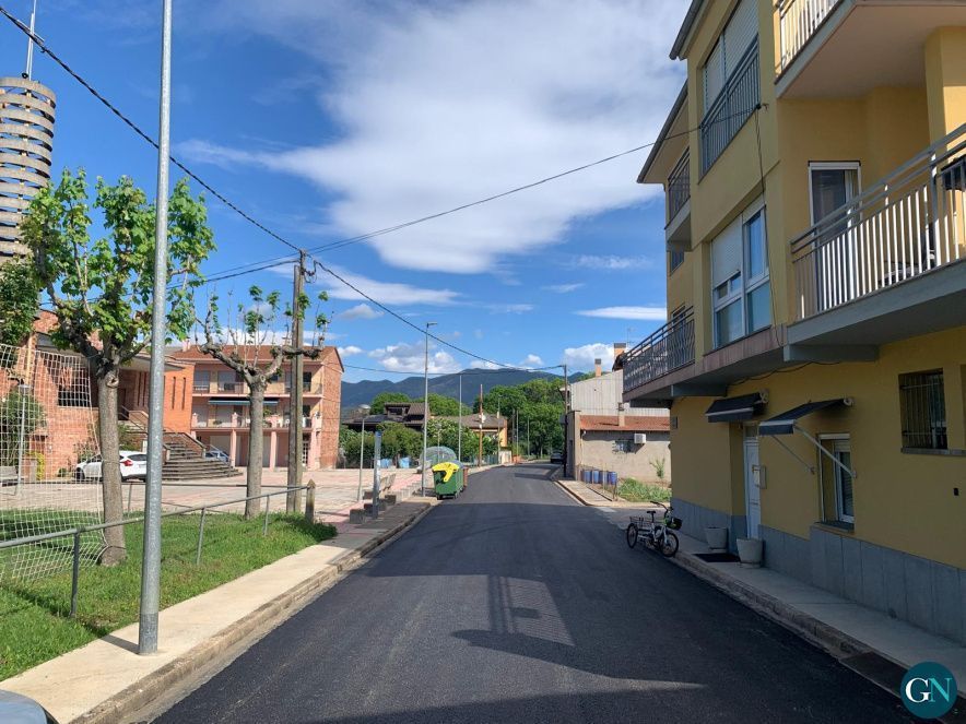 Renovació asfalt Carrer Puigsacalm de la Canya 