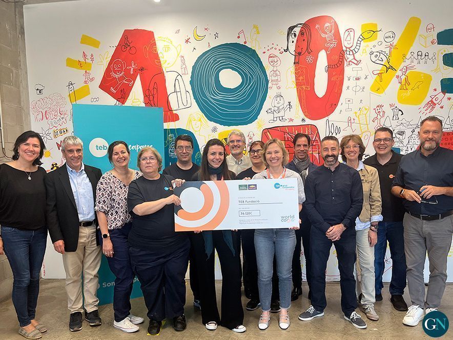 Entrega xec arrodoniment solidari Grup Cooperatiu TEB 