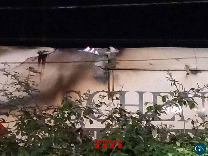 Foc en un tren de mercaderies  / Bombers 