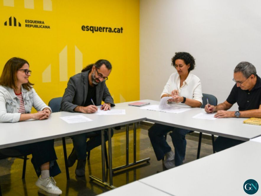 La signatura de l'acord, aquest dilluns a Barcelona / MARC PUIG  