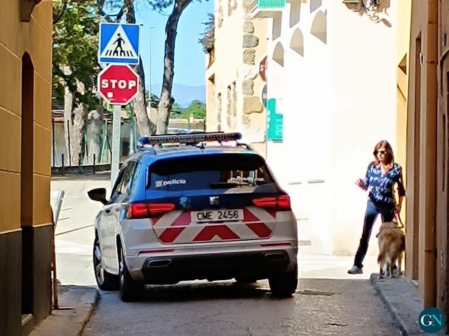 Mossos d'Esquadra a Besalú 