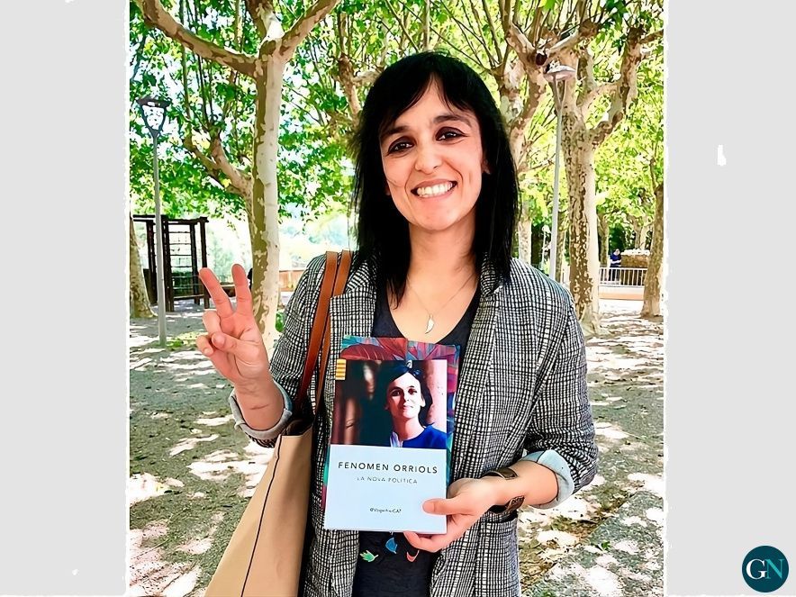 Sívia Orriols amb el Llibre a Ripoll / VOGELFREI CAT  