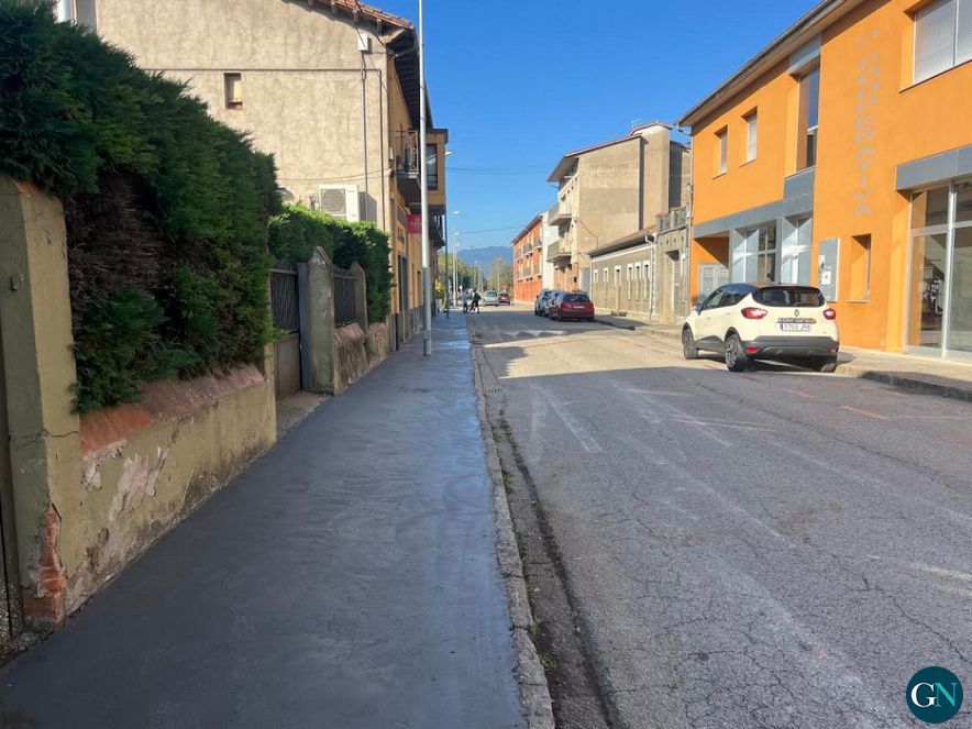 Obres a la vorera del carrer Mestre Josep Maria Gratacós de la Canya 