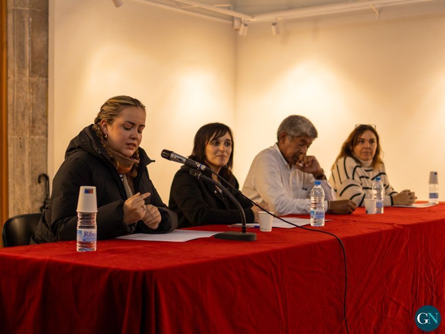 Taula rodona titulada 'Contra la imposició del vel islàmic'. -  © Sergio Escribano / GN 