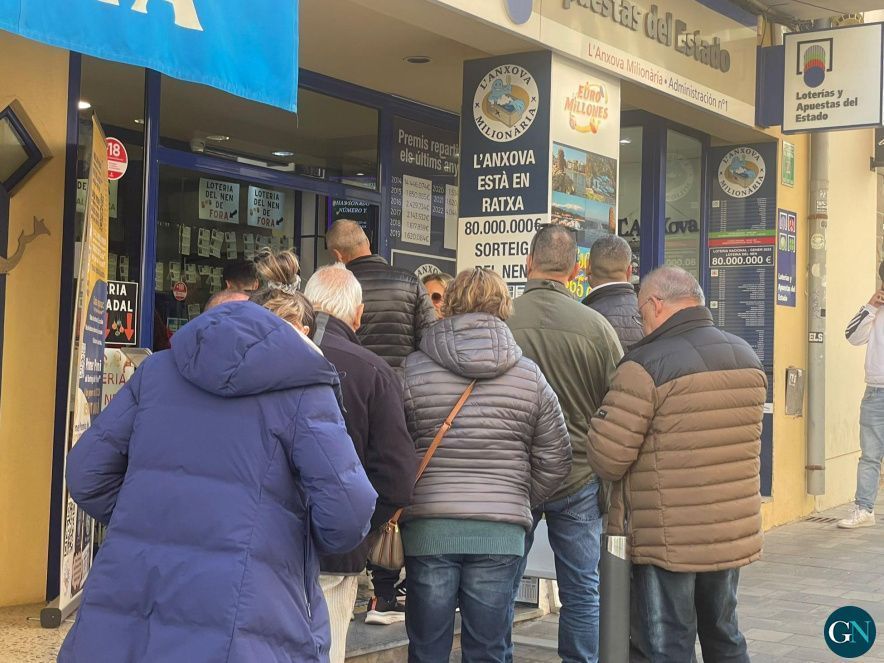 Cues a l’administració l’Anxova Milionària de l’Escala per comprar Loteria de Nadal 