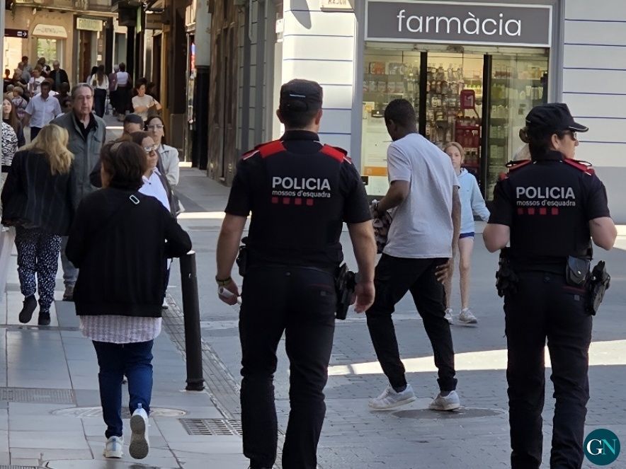 Mossos d'Esquadra de seguretat ciutadana a Olot / © Gironanoticies.com 