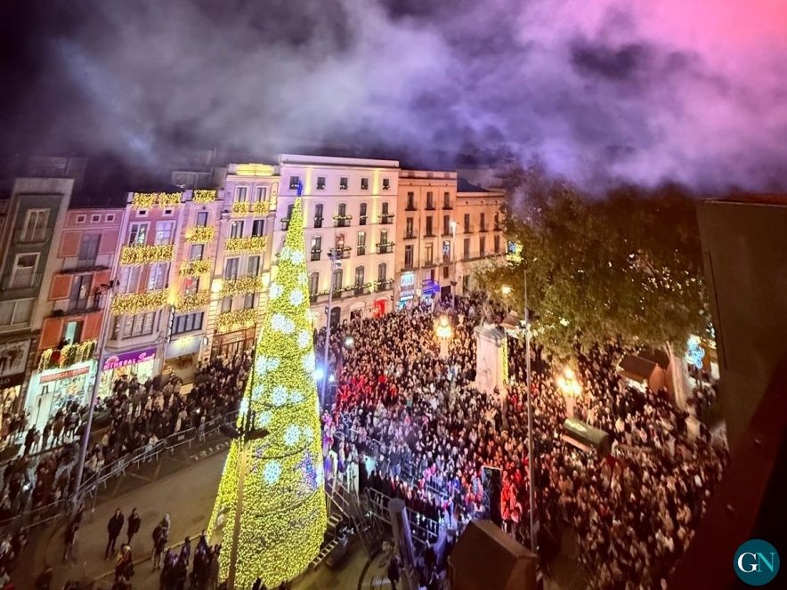 Encesa espectacular a Figueres / Aj.Figueres  