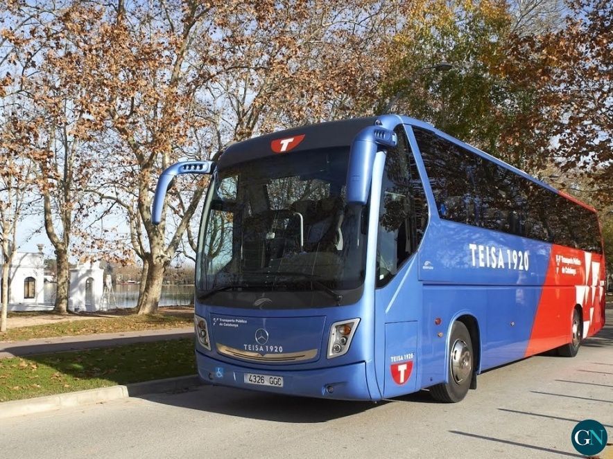 Un autobús de la companyia gironina TEISA passant per Banyoles 
