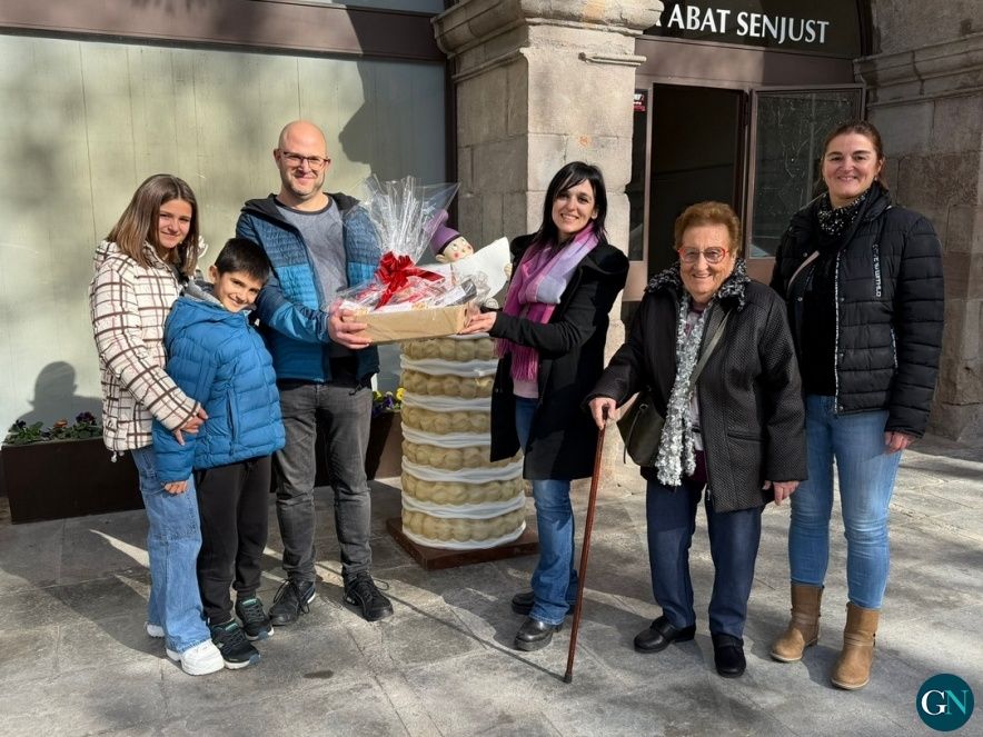 Entrega els 10 quilos de Torrons Vicens / Aj.Ripoll