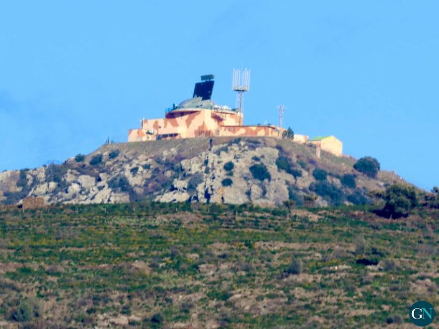 La tramuntana arrenca la bola de la base aèria del Pení - © Mariona Massaguer / GN  