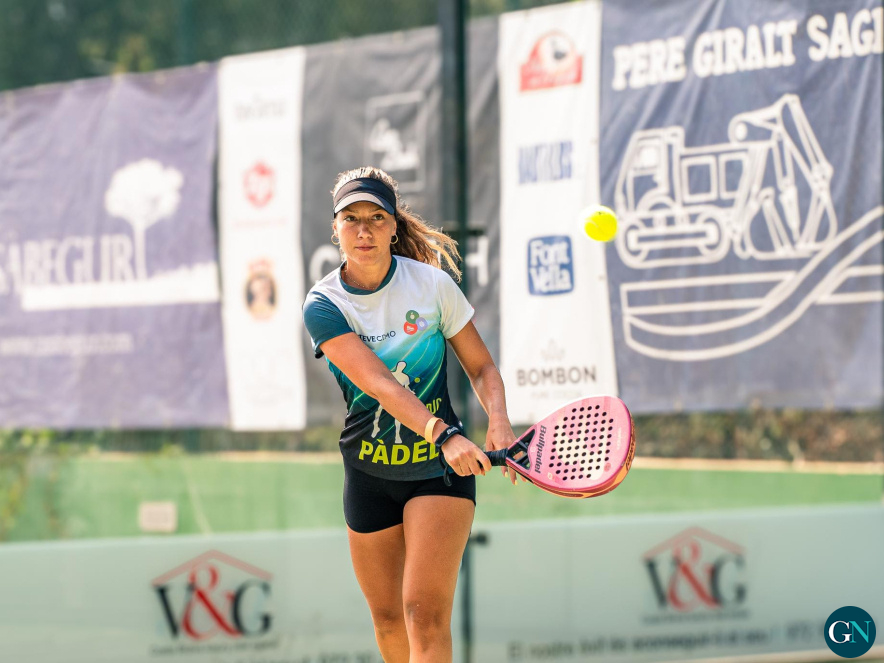 Una de les participants en el torneig, en un moment del partit - JÚLIA ALEMANY / GN 