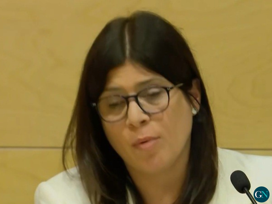 La regidora en roda de premsa 