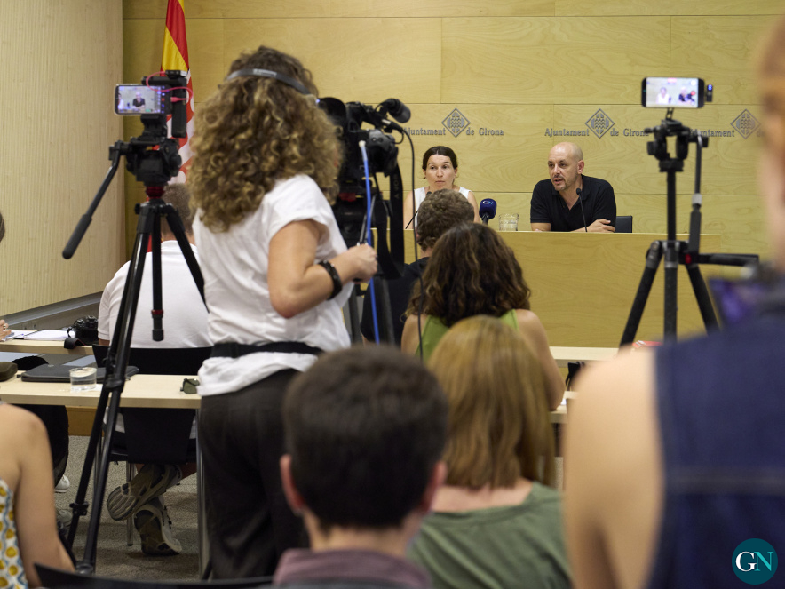 Els regidors del grup municipal PSC-Girona pel Canvi Bea Esporrín i Maxi Fuentes - Eddy Kelele / GN 