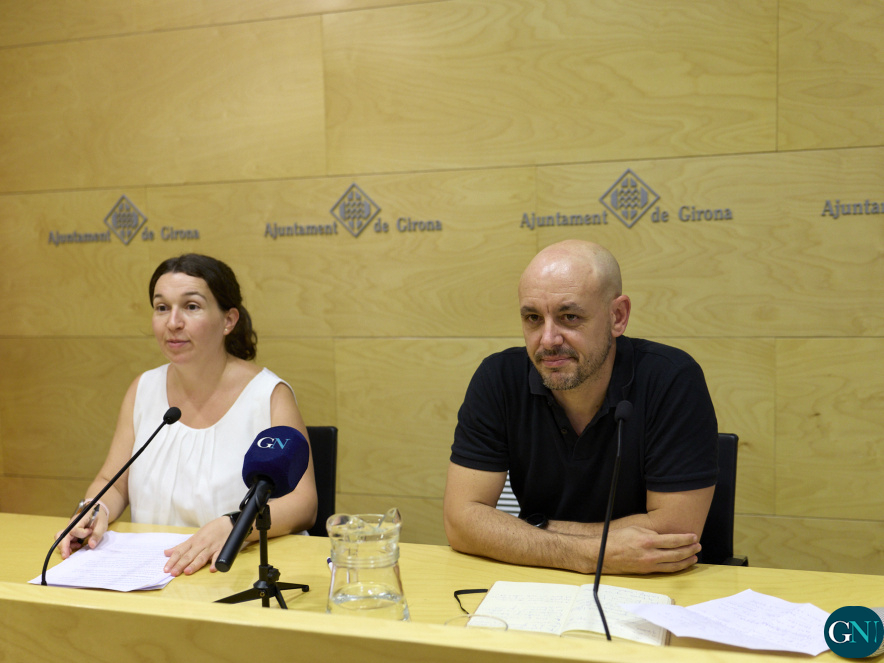 alt - Els regidors del grup municipal PSC-Girona pel Canvi Bea Esporrín i Maxi Fuentes - Eddy Kelele / GN 
