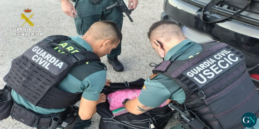 alt - La Guàrdia Civil intercepta més de 86 quilos de drogues sintètiques a la Jonquera i envia dos homes a presó