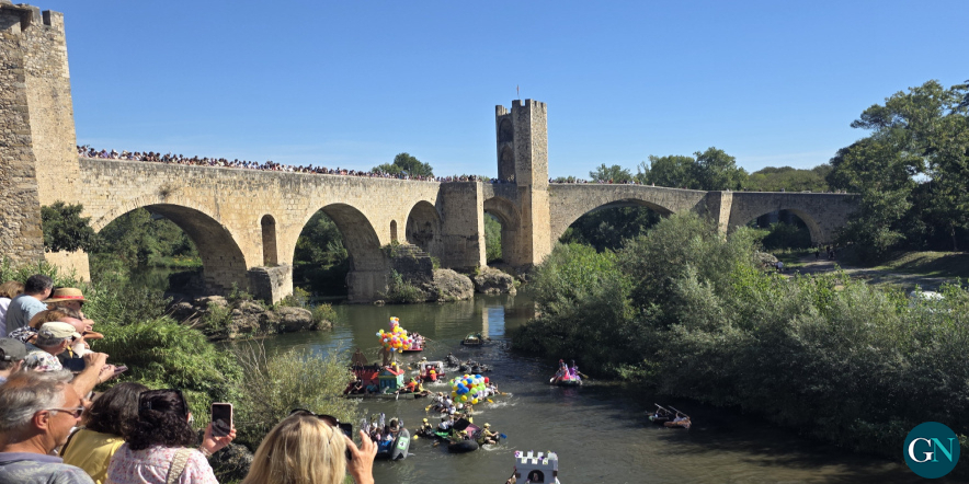 alt - La 39a Remigius Fluvii desafia el Fluvià amb 14 embarcacions i 80 participants