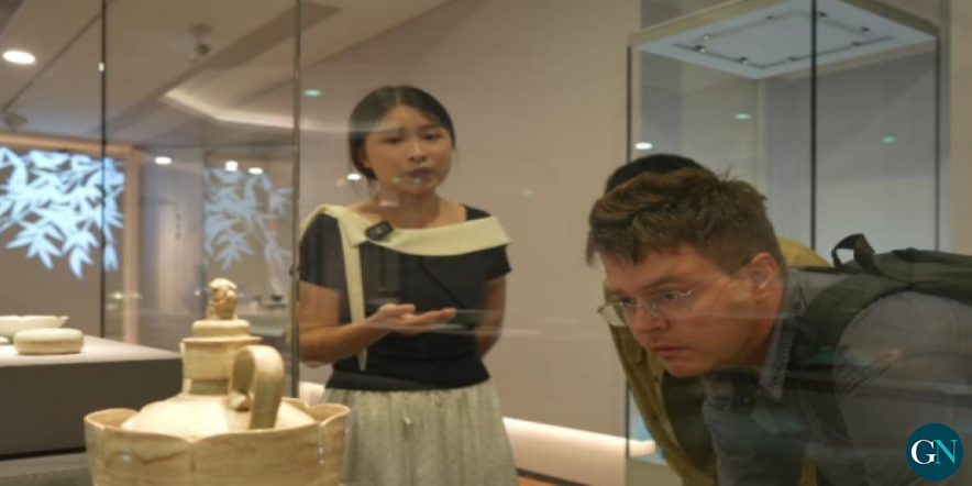 alt - La múltiple variedad cultural que ofrece la ciudad china de Wuyuan: desde porcelana de la dinastía Song hasta una biblioteca mágica