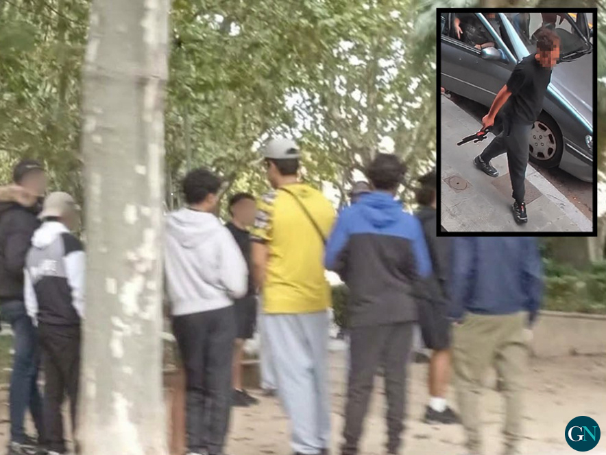 alt - 'Menas' ahir a la plaça de l'estació 