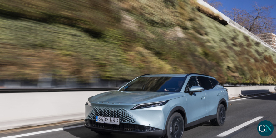 alt - El OMODA 7 SHS estrena versión Premium+: aparcamiento remoto y asientos con masaje para su híbrido de 279 CV