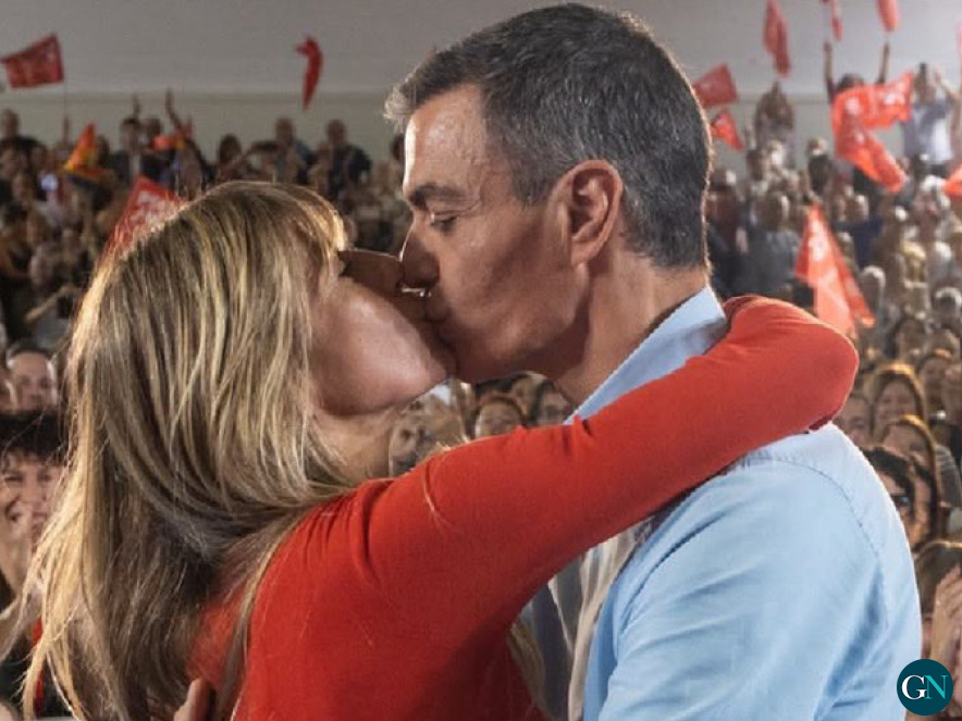Pedro Sánchez y la mujer imputada en un mitin 