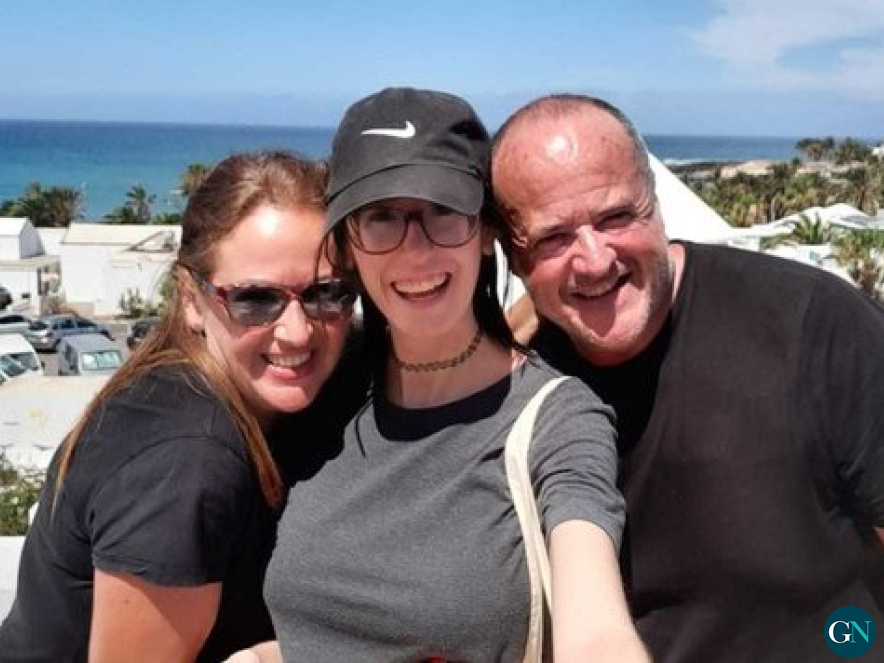 alt - Carla amb la seva mare i el seu oncle / GN 